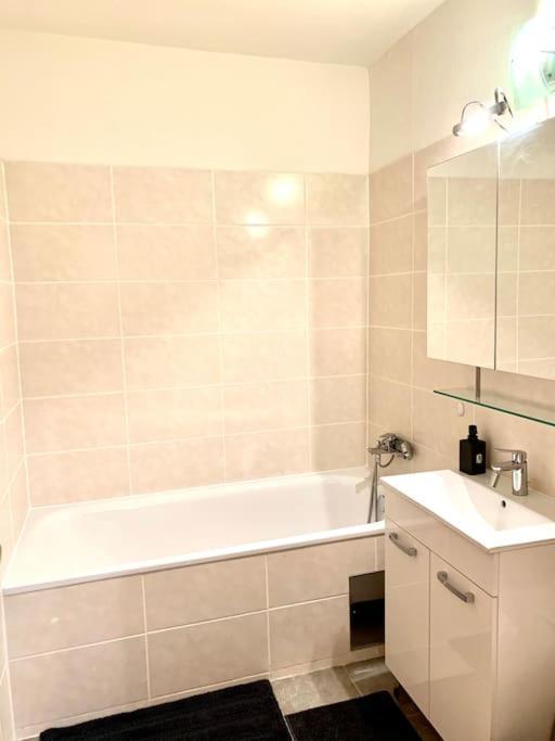 Charmante Wohnung In St. Peter. Graz Esterno foto